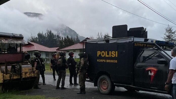 aparat-gabungan-saat-siaga-usai-kontak-tembak-dengan-kkb-di-kabupaten-puncak_169
