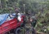 SATGAS YONIF 122/TS BANTU EVAKUASI TRUK MASUK JURANG DI JALAN LINTAS JAYAPURA-WAMENA