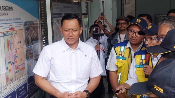 AHY Cek Sentiong 1 Menteri Koordinator (Menko) Bidang Infrastruktur dan Pembangunan Kewilayahan Agus Harimurti Yudhoyono atau AHY melakukan pengecekan Stasiun Pompa Air Ancol Sentiong.