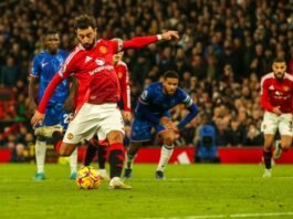 Fernandes yang maju sebagai algojo sukses menunaikan tugasnya dengan sempurna dan merubah skor 1-0 untuk MU. (Sumber Foto Fajar.co.id)