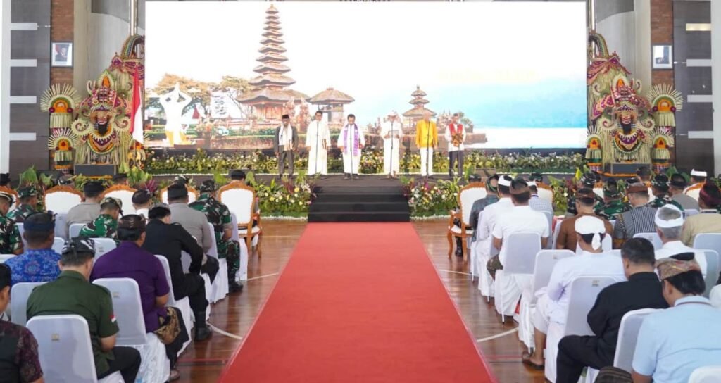 Acara Doa Bersama merupakan wujud komitmen bersama untuk mendukung keberhasilan pelaksanaan Pilkada Serentak 2024 di Provinsi Bali. (Sumber foto Puspen TNI)