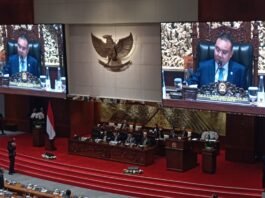 DPR RI secara resmi menyetujui permohonan naturalisasi tiga pemain sepak bola untuk menjadi warga negara Indonesia (WNI) dalam rapat paripurna di Kompleks Parlemen, Senayan, Jakarta, Selasa (5/11).