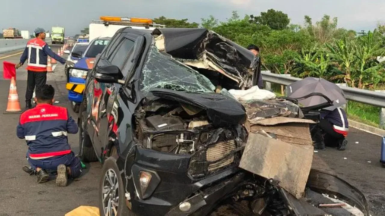 MOBIL ANGGOTA DPR KECELAKAAN DI TOL PASPRO, DUA ORANG MENINGGAL DUNIA