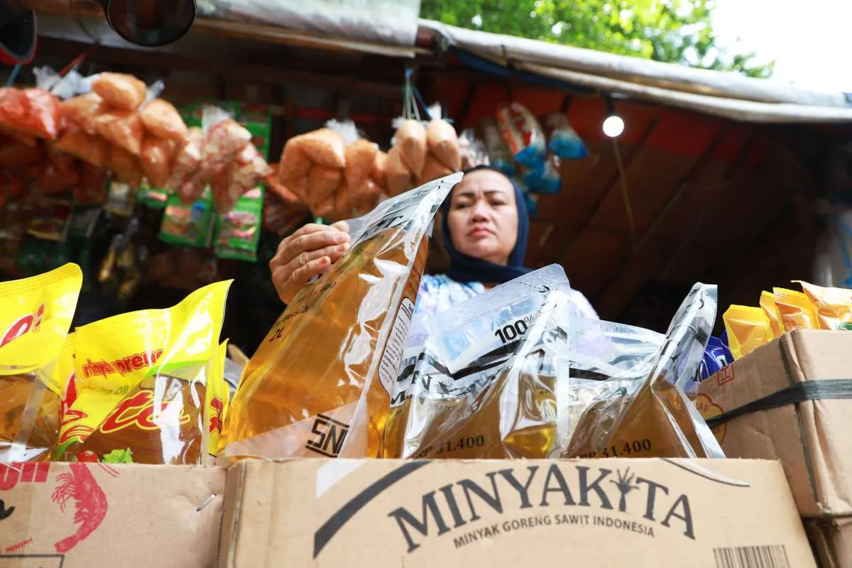 ANTISIPASI DAN KELANGKAAN, BULOG SULTRA TINGKATKAN PASUKAN MINYAKITA