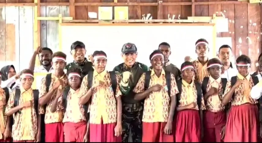 PERINGATI HARDIKNAS, KOOPS TNI HABEMA GELAR BAKTI PERTIWI DI SDN 1 PAMAKO