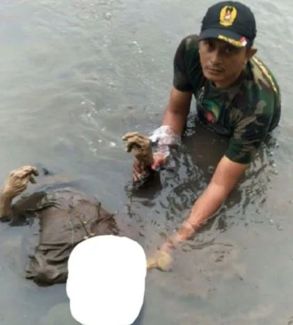 BABINSA KODIM PASURUAN BERHASIL EVAKUASI MAYAT BERBAJU COKLAT