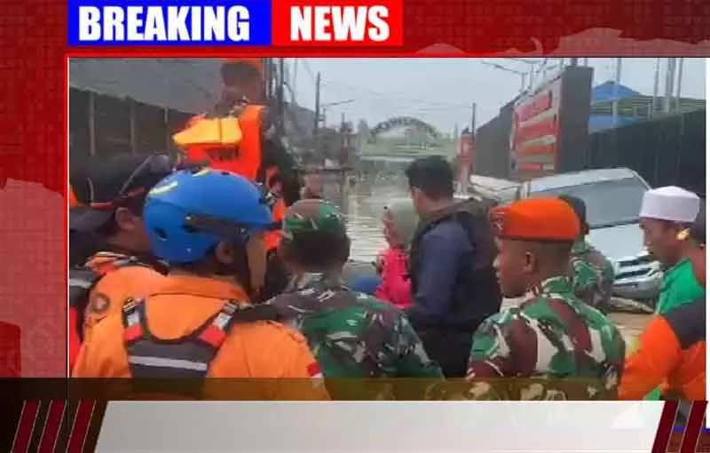 BANJIR LANDA PERUMAHAN PONDOK GEDE PERMAI SETINGGI 4 METER, WARGA TERJEBAK, AKSES JALAN TERPUTUS