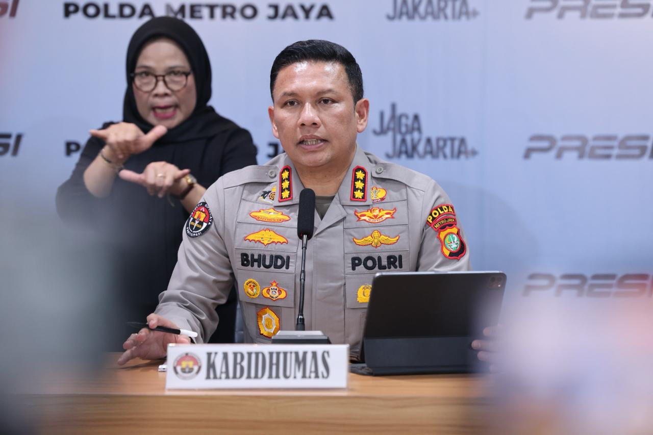 POLDA METRO JAYA TAHAN DIRUT AGENSI UMROH DAN HAJI YANG MENIPU CALON JAMAAH 12,14 MILIAR