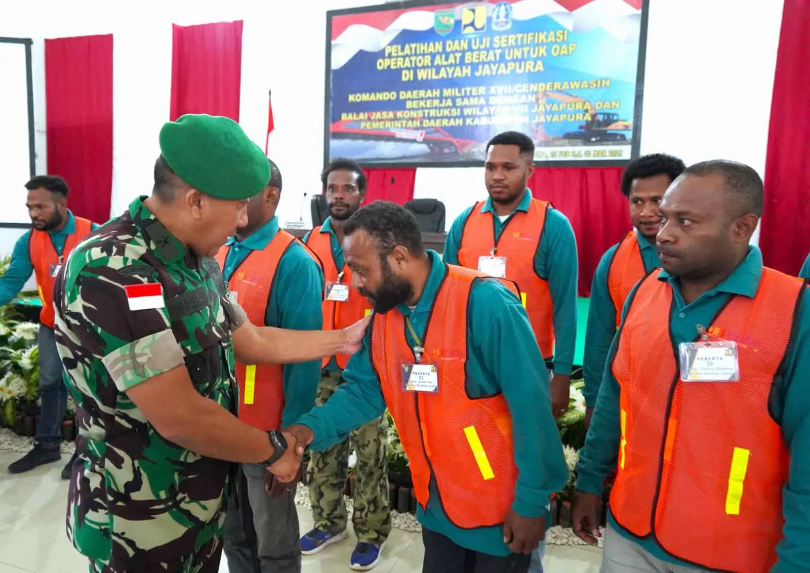 Kodam XVII/Cenderawasih Gelar Pelatihan Dan Sertifikasi Alat Berat Untuk OAP Di Denzipur 10/KYD