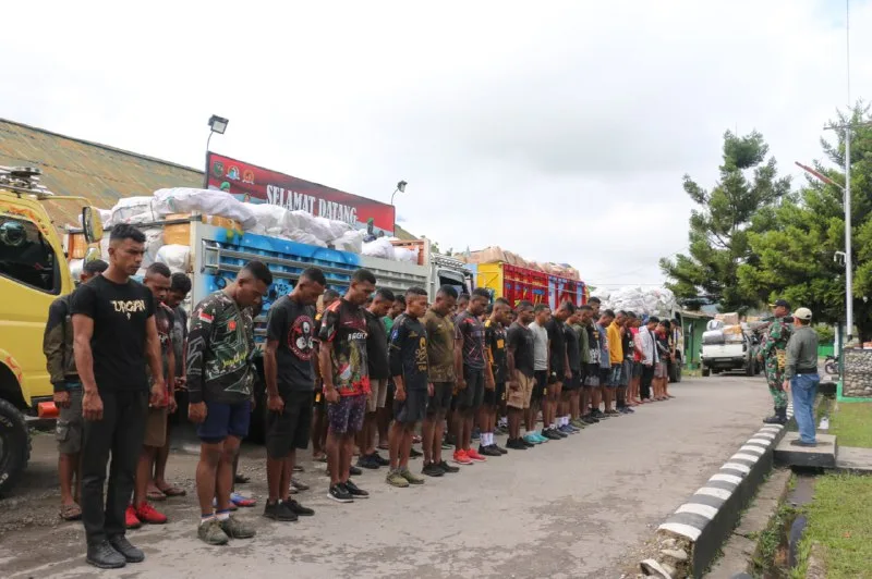 Kodim 1702/JWY Salurkan Bansos PPAD Ke Pegunungan Puncak Jaya Papua