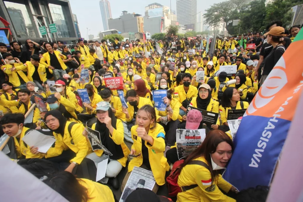 MAHASISWA GELAR DEMO DI  ISTANA DAN DPR RI, INI TUNTUTANNYA