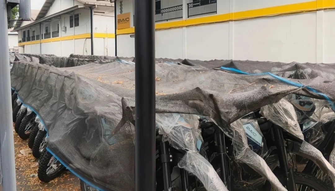 RIBUAN UNIT MOTOR LISTRIK MBG, KINI MENUMPUK DIGUDANG KAWASAN INDUSTRI SENTUL