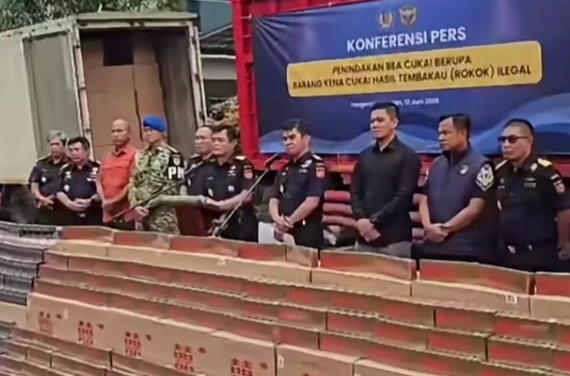 BEA CUKAI GAGALKAN 8,,2 JUTA LEBIH ROKOK ILEGAL DI PELABUHAN MERAK