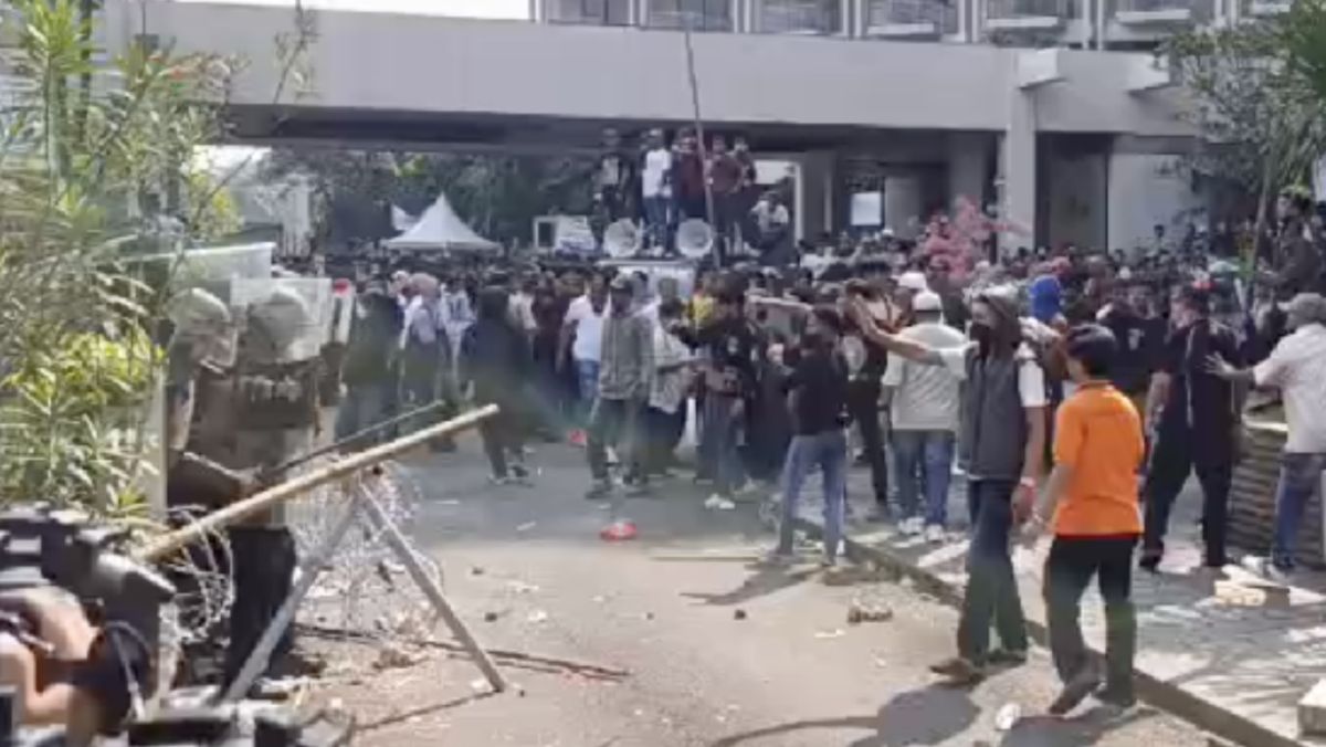 EKSEKUSI EKS HOTEL SULTAN RICUH, PETUGAS AMANKAN 69 ORANG