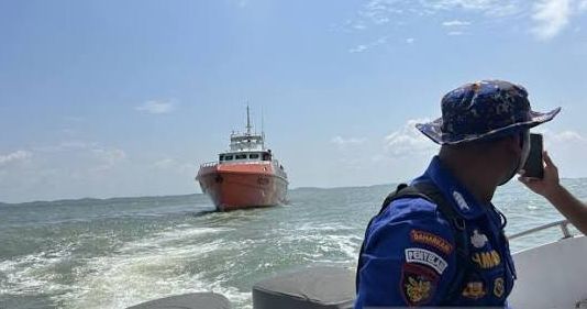 BASARNAS AMBON MINTA BANTUAN KAPAL PATROLI DITPOLAIRUD UNTUK CARI KORBAN TENGGELAM