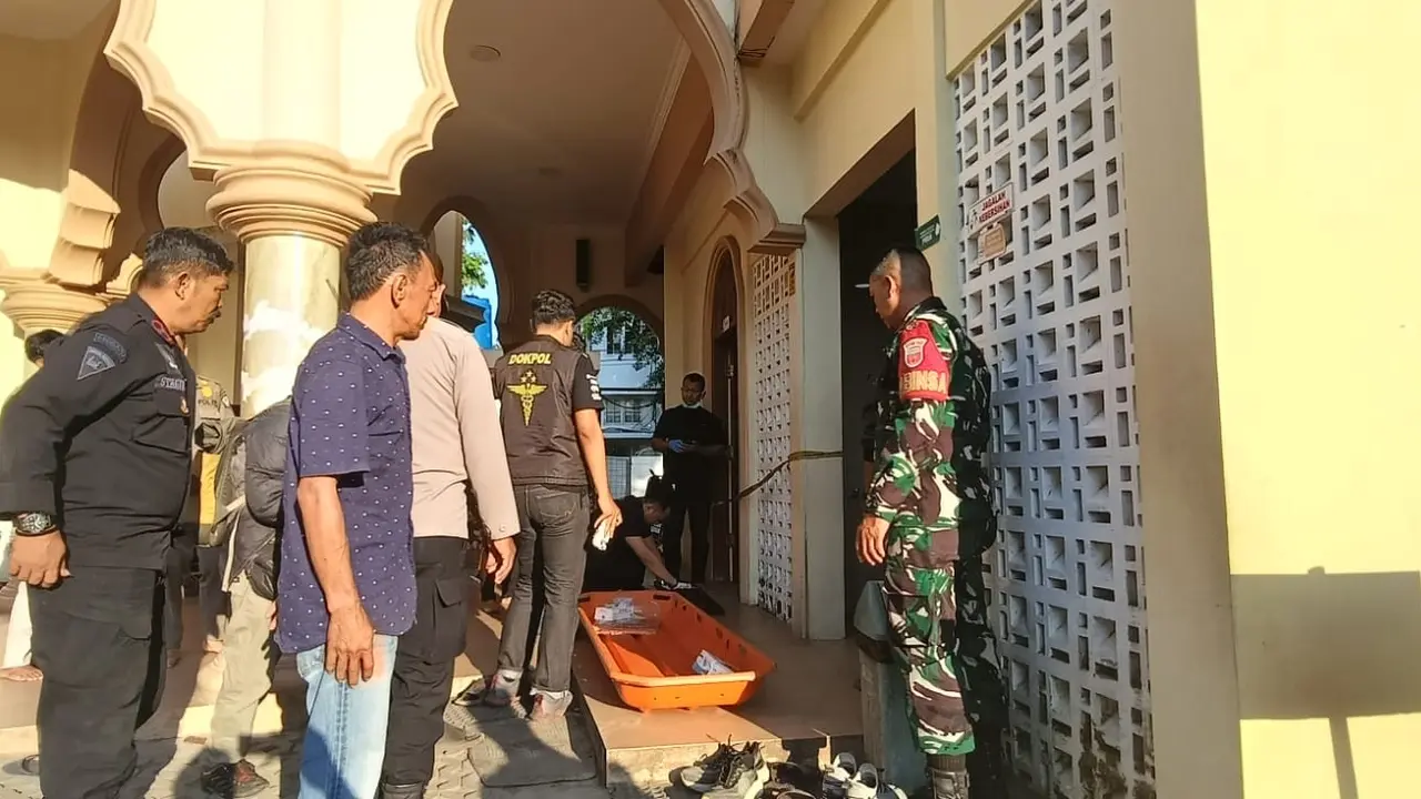 PRIA LANSIA DITEMUKAN MENINGGAL DI TOILET MASJID RUMAH DINAS GUBERNUR SULSEL