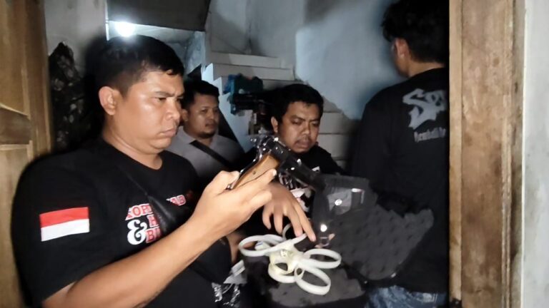 PERAS WARGA NGAKU RESKRIM, 2 POLISI GADUNGAN DITANGKAP, 2 LAGI DPO