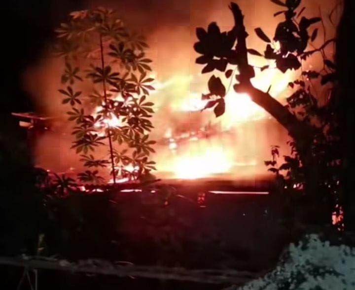 KEBAKARAN RUMAH DI CIPAYUNG, AKIBAT ARUS PENDEK LISTRIK