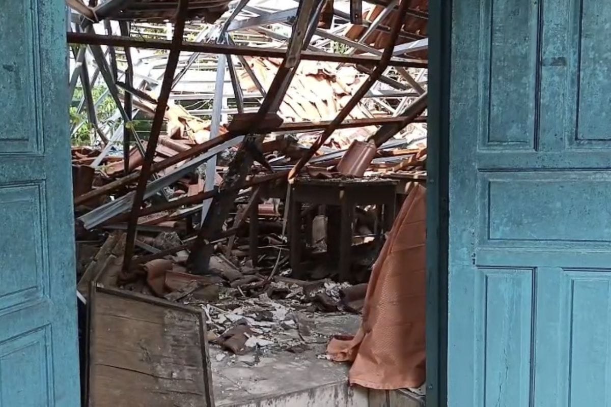 PENANTIAN PANJANG SDN KEBAYORAN LAMA 09 YANG TAK KUNJUNG DIBANGUN SEJAK ROBOH DI TAHUN 2024