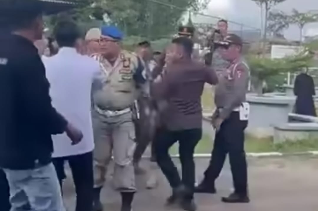 SENGKETA LAHA, SATPOL PP DAN PIHAK UNIVERSITAS FORT DE KOCK RICUH