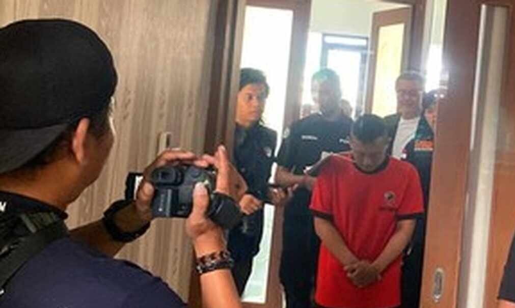 21 ADEGAN DIPERAGAKAN DALAM REKONSTRUKSI KASUS PENYEKAPAN WANITA DI BANDUNG