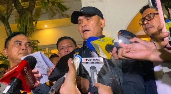POLISI SITA UANG 60 MILIAR DAN BERBAGAI DOKUMEN PENTING DALAM BRANKAS BESAR DI CAFE DE’CLAN SIGNATURE