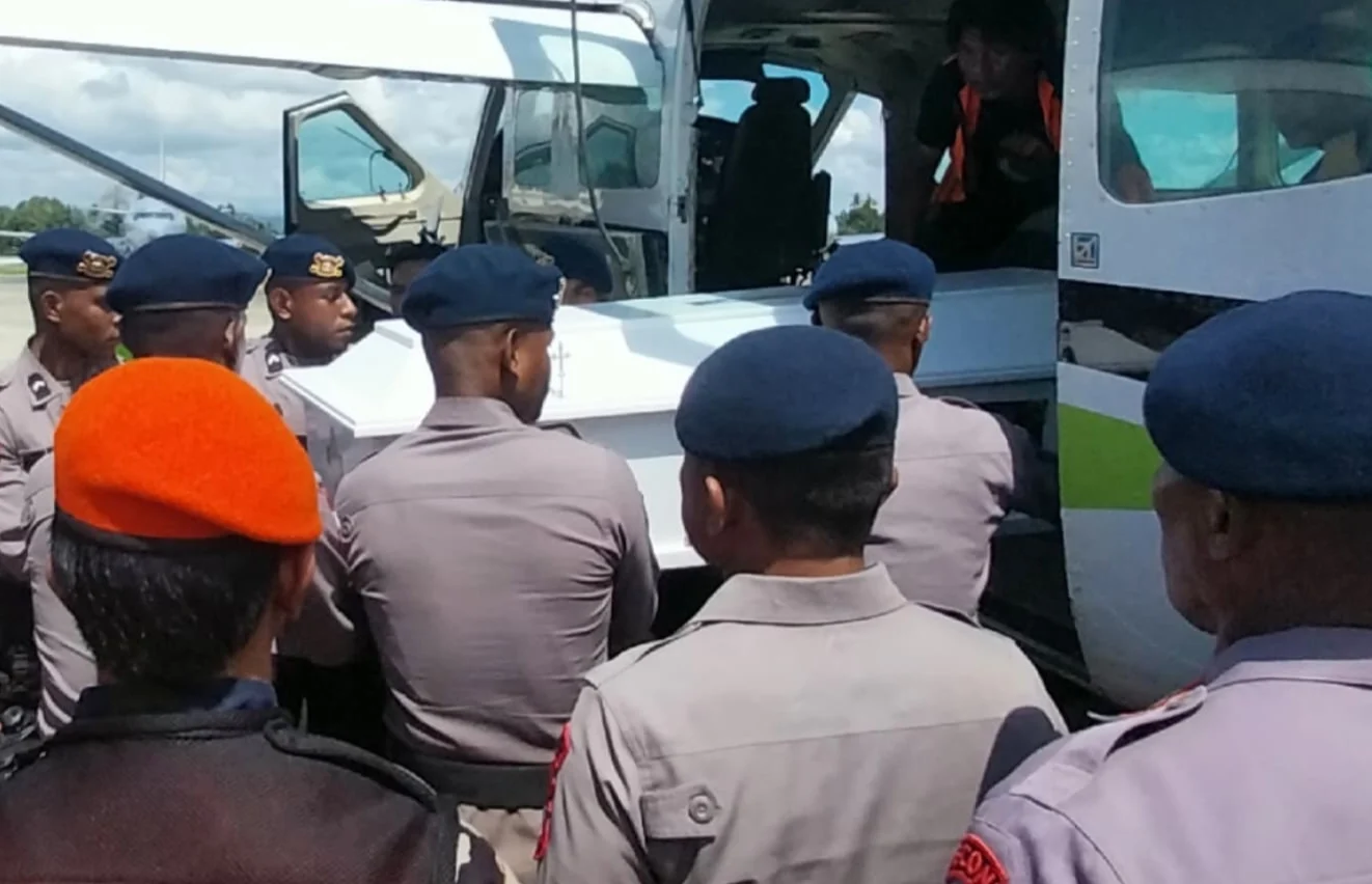 JENAZAH ANGGOTA ODC YANG GUGUR DI PULANGKAN DAN DISEMAYAMKAN DI RUMAH DUKA SENTANI