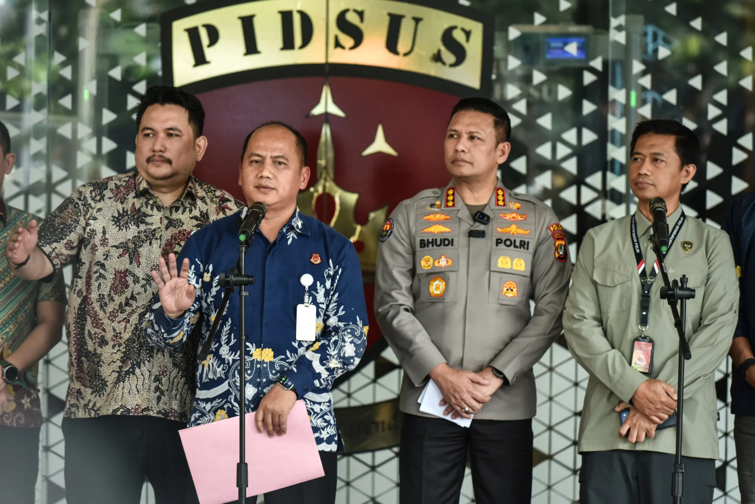 KEJAGUNG TETAPKAN EKS JAMPIDSUSUS JADI TERSANGKA DAN DIPERIKSA KASUS KORUPSI