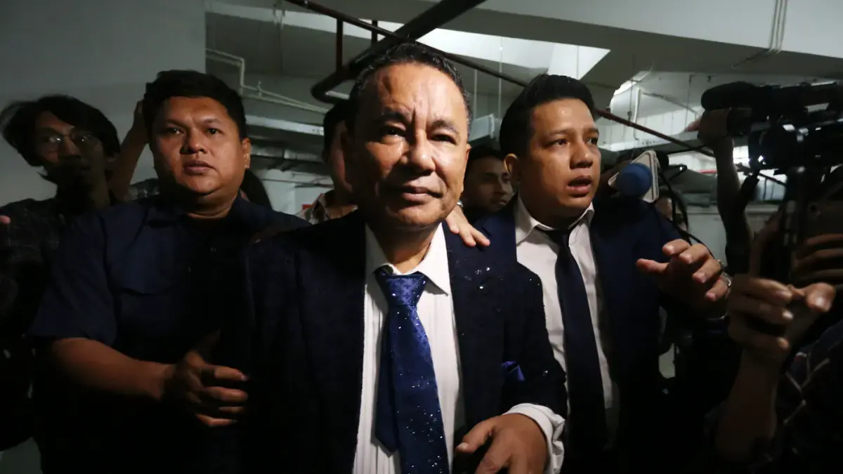 HOTMAN PARIS, KUASA HUKUM EKS JAMPIDSUSUS BANTAH KLIENYA TERIMA UANG