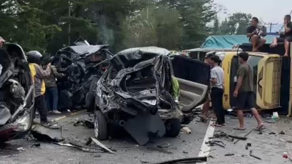 4 ORANG TEWAS DALAM KECELAKAAN MAUT DI SIBOLANGIT, SUMUT