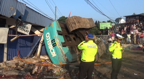 PENGUNGKAPAN KRONOLOGI KECELAKAAN MAUT DI PUNCAK CIANJUR YANG MENEWASKAN DUA ORANG