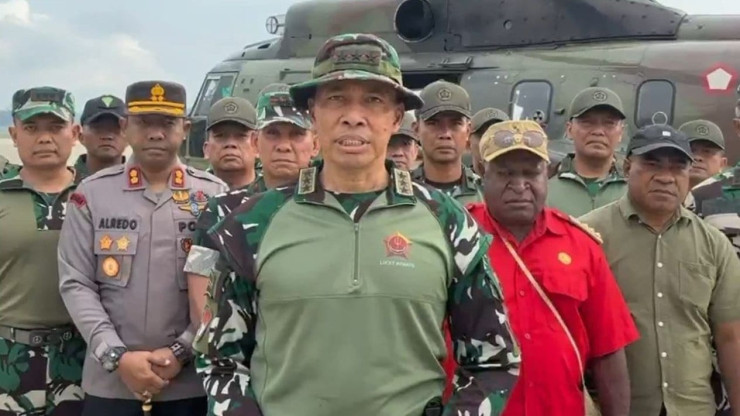 KOGABWILHAN III TERBANGKAN DUA HELIKOPTER, KIRIM BANTUAN DARURAT UNTUK 500 PENGUNGSI JILA
