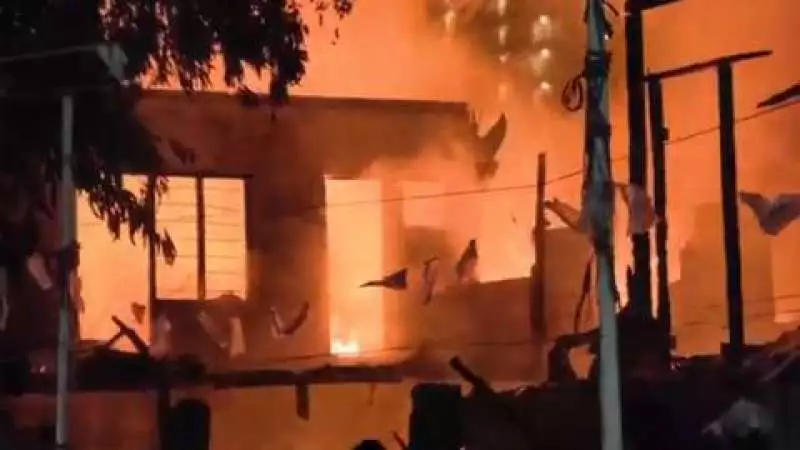 KEBAKARAN RUMAH DI HUNIAN PADAT PENDUDUK, DI TANAH ABANG, 22 UNIT DAMKAR DIKERAHKAN