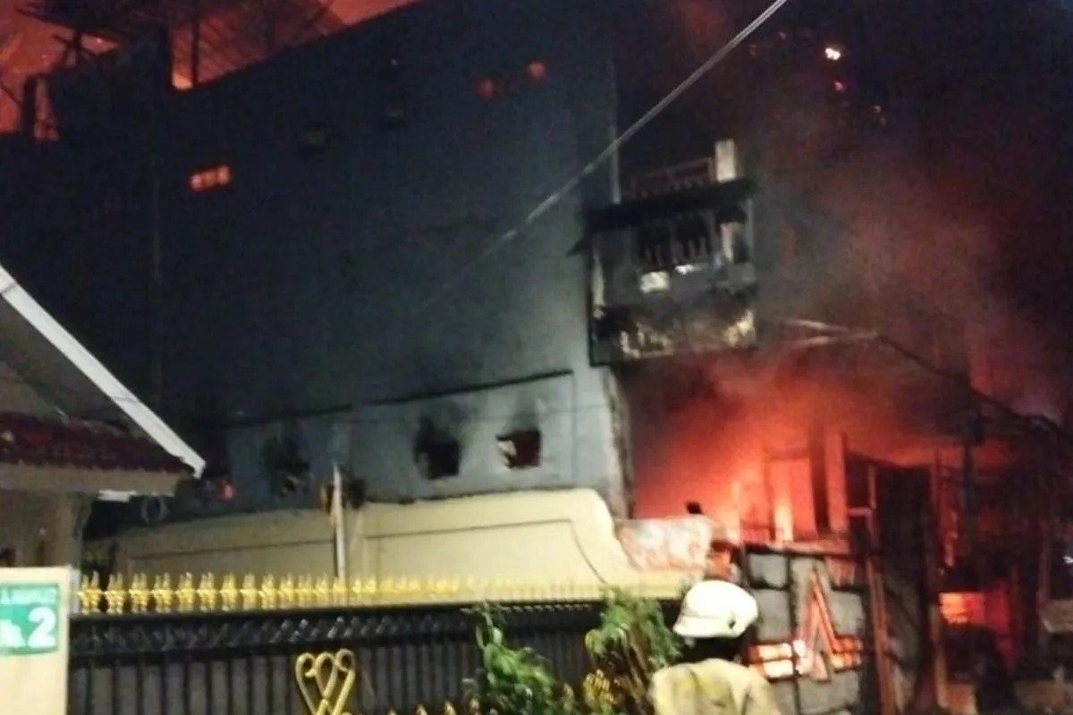 KEBAKARAN RUMAH DI MENTENG DALAM, TEBET, TEWASKAN 4 ORANG DAN 1 LUKA