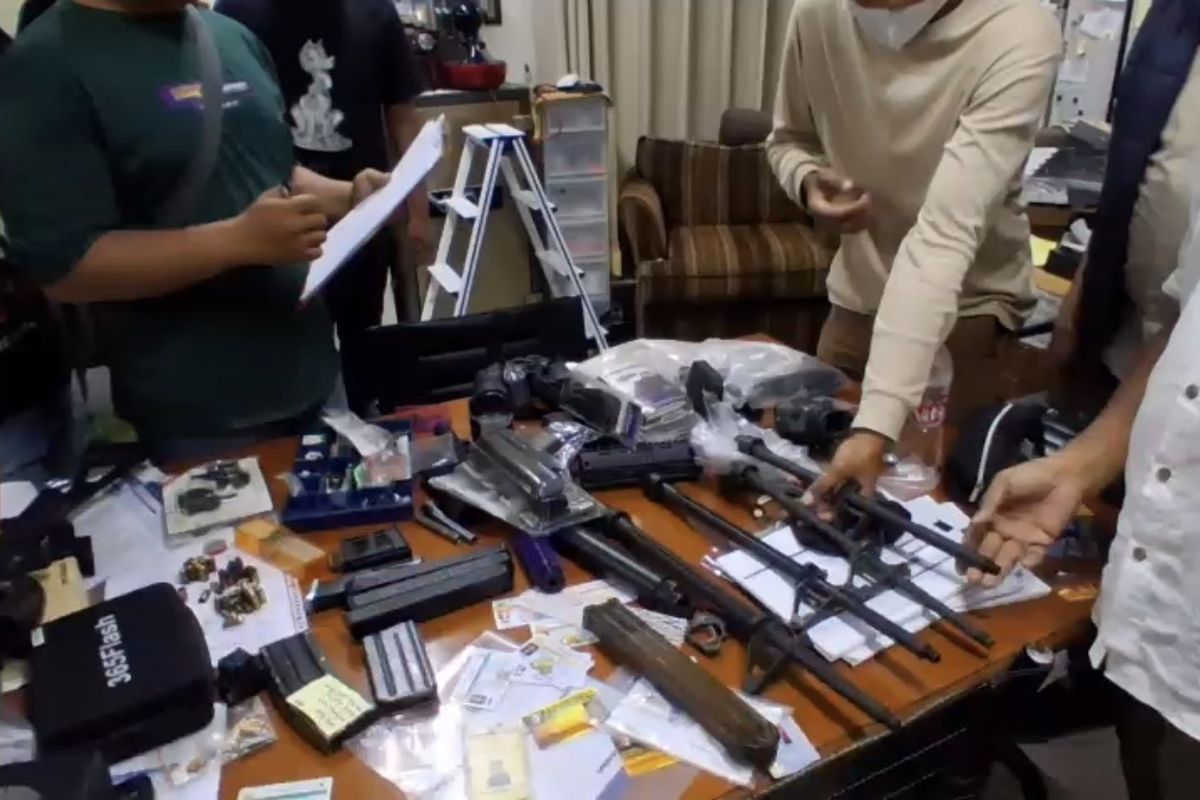 POLISI TEMUKAN 995 PUCUK SENJATA API, DI SEKOLAH DISEKOLAH SWASTA DI JAKARTA SELATAN