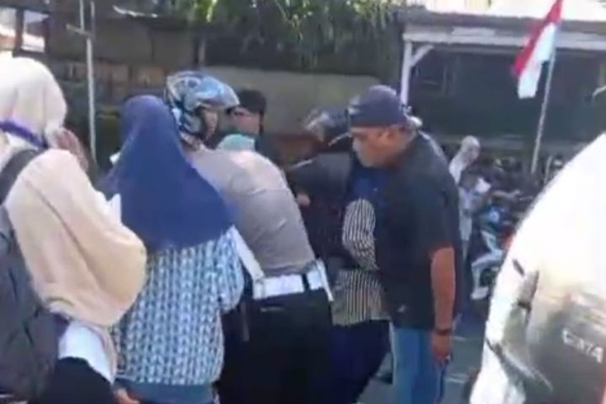 POLANTAS DIDUGA TEROBOS LAMPU MERAH DAN TABRAK MOTOR SEBABKAN BALITA MENINGGAL DUNIA