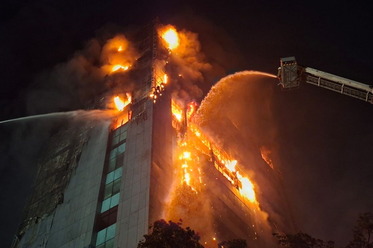 GEDUNG BAPENDA DKI JAKARTA TERBAKAR