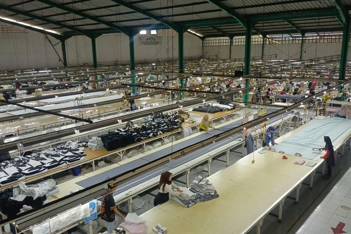 SENGKETA PAILIT PERUSAHAAN, NASIB BURUH GARMEN DIUJUNG TANDUK
