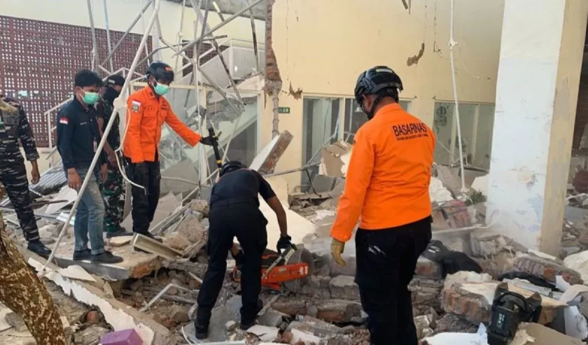 BASARNAS EVAKUASI 3 ORANG KORBAN GEMPA DI NTT, SATU DIANTARANYA MENINGGAL DUNIA