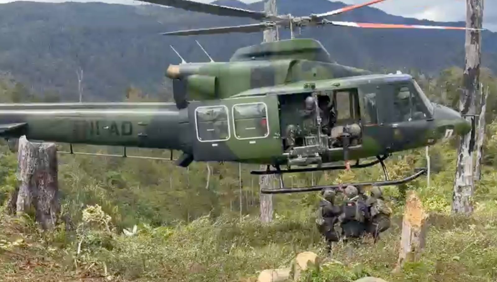 DITENGAH ANCAMAN OPM, KOOPS TNI HABEMA EVAKUASI WARGA UGIMBA DENGAN HELIKOPTER