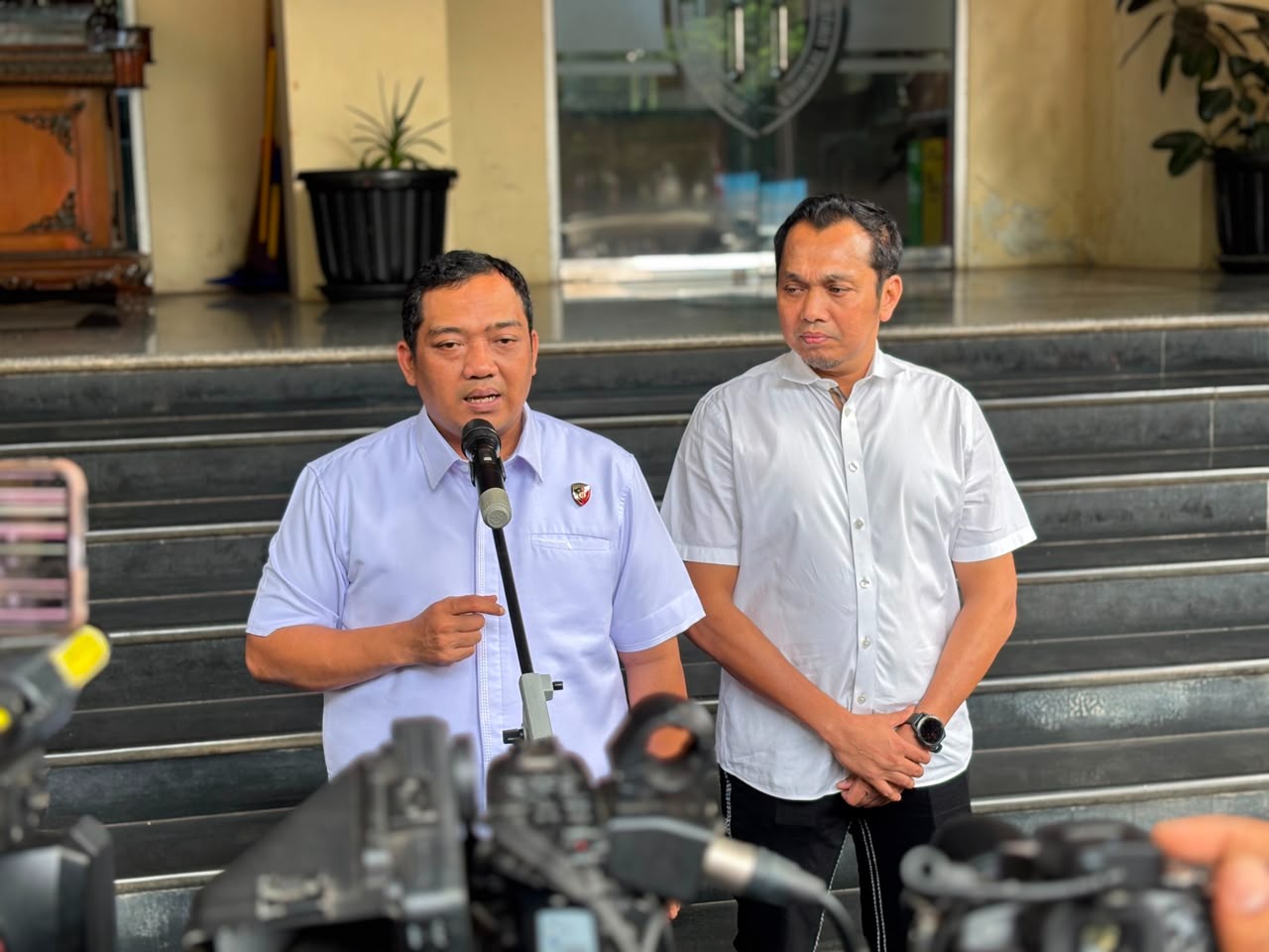 6 PELAKU PERAMPOKAN UANG NASABAH SENILAI 30 JUTA DI BEKASI, DIRINGKUS POLISI
