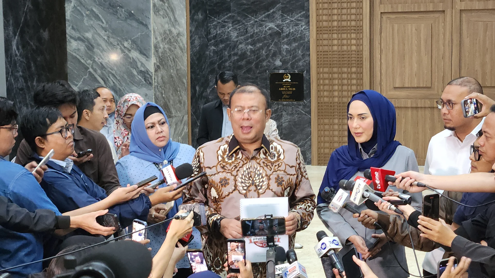 DPR SOROT BANK MANDIRI, POLISI BANTAH BLOKIR REKENING KOORDINATOR AMPB