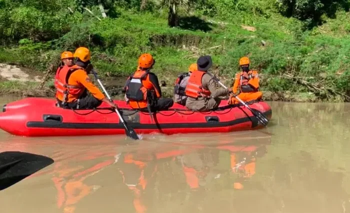 TIM SAR GABUNGAN KEMBALI OPERASI PENCARIAN LANSIA TENGGELAM DI SUNGAI NALO TANTAN, MERANGIN