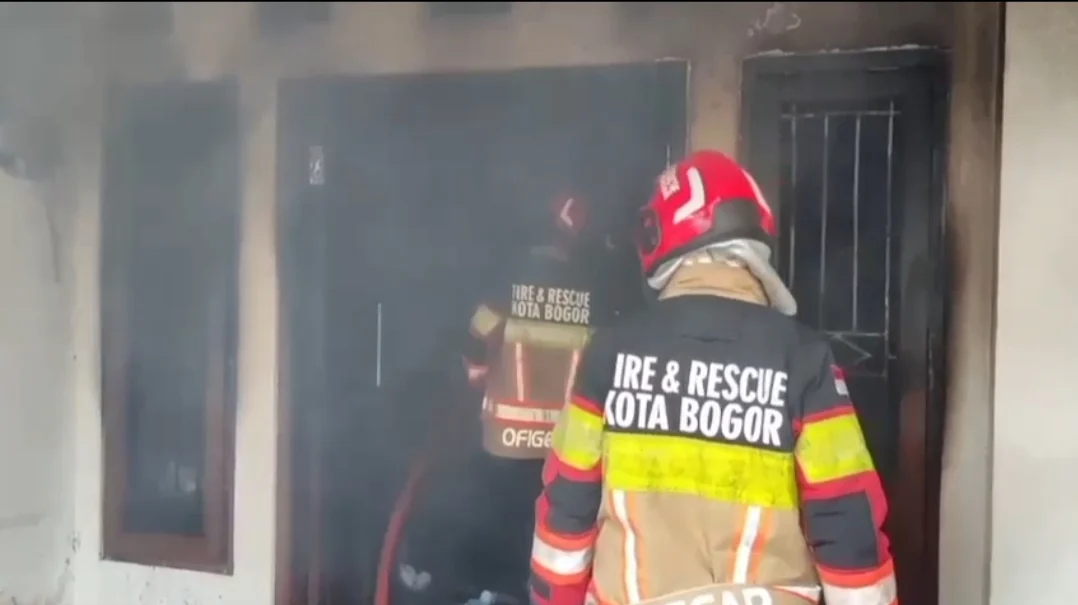 PEMILIK DIDUGA BAKAR SENDIRI RUMAHNYA DI BOGOR