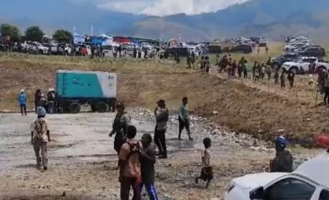 2 ORANG TERLUKA DALAM AKSI PENEMBAKAN DI FESTIVAL LEMBAH BELIEM OLEH OTK DI JAYAWIJAYA