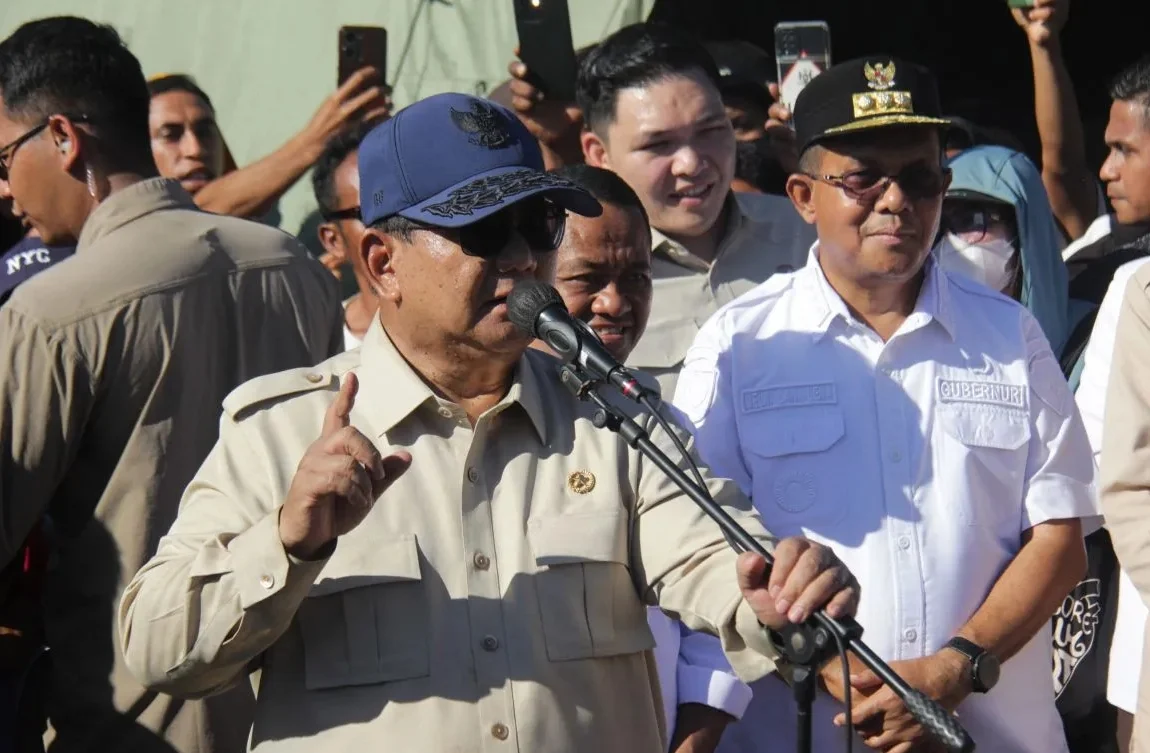 PRESIDEN KUNJUNGI KORBAN GEMPA NTT DI NAGEKEO, JANJIKAN BANTUAN TERUS MENGALIR