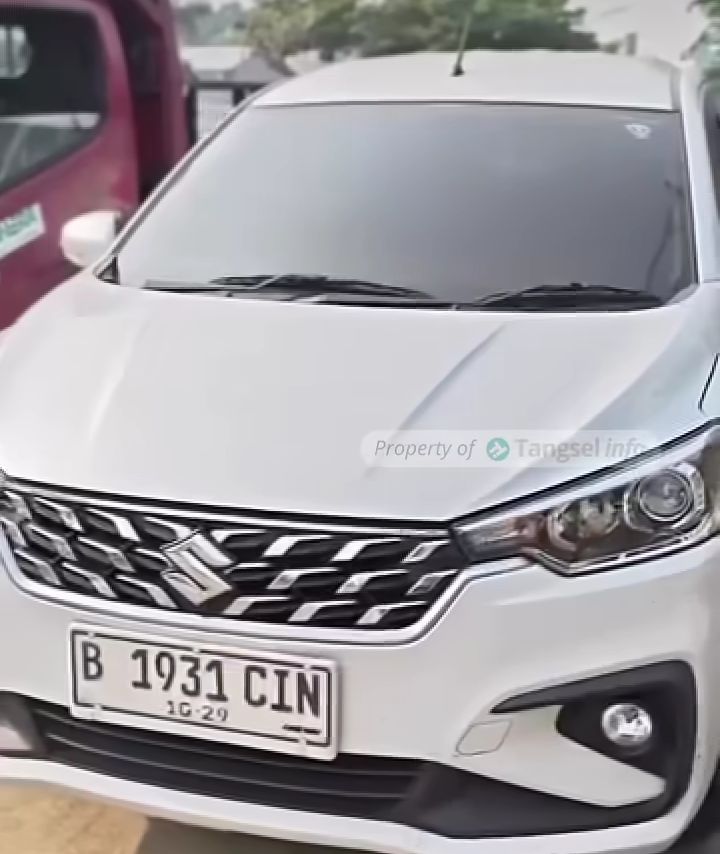 MAYAT PRIA DALAM MOBIL YANG TERPARKIR SELAMA 5 HARI DI TANGSEL