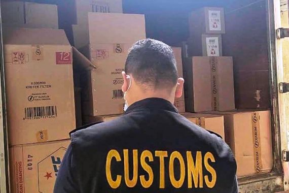 BARANG CUKAI ILEGAL SENILAI RP. 20,1 MILIAR DIMUSNAHKAN KANWIL BEA CUKAI JAKARTA