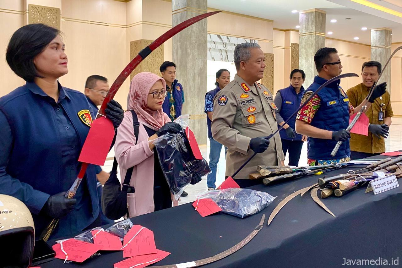 POLISI AMANKAN REMAJA YANG BENTROK ANTAR GENG DI JALAN ARTERI MANGKANG SEMARANG