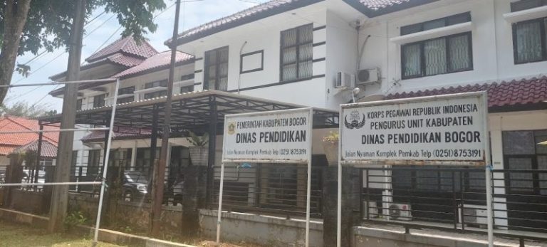 KPK GELEDAH DISDIK BOGOR, USUT DUGAAN KORUPSI PENGADAAN BARANG DAN JASA